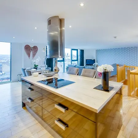 Spacious 3-Bed Penthouse With City Sky Line Views Sheffield Exterior photo